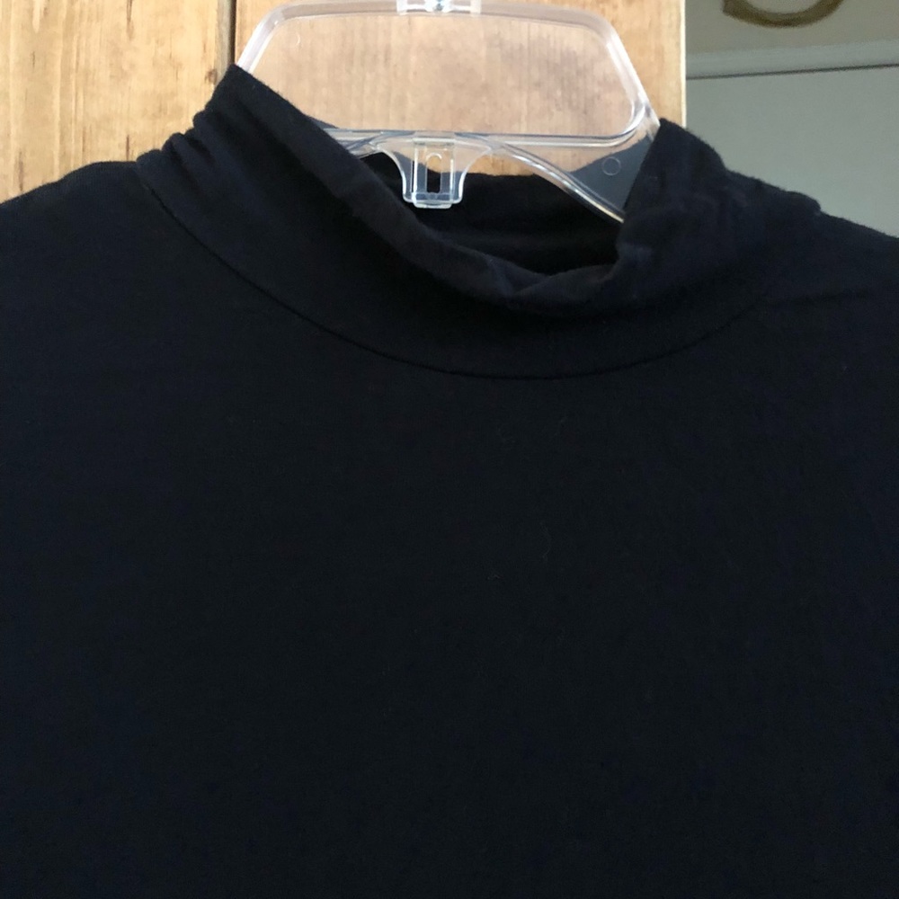 Mock neck flare back stretch shirt